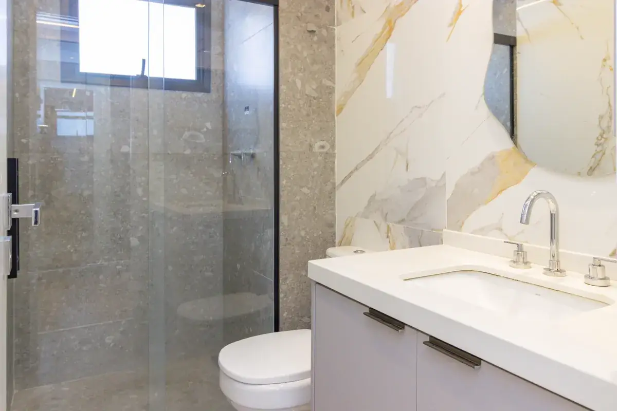 Suíte do casal no apartamento de 67m²
